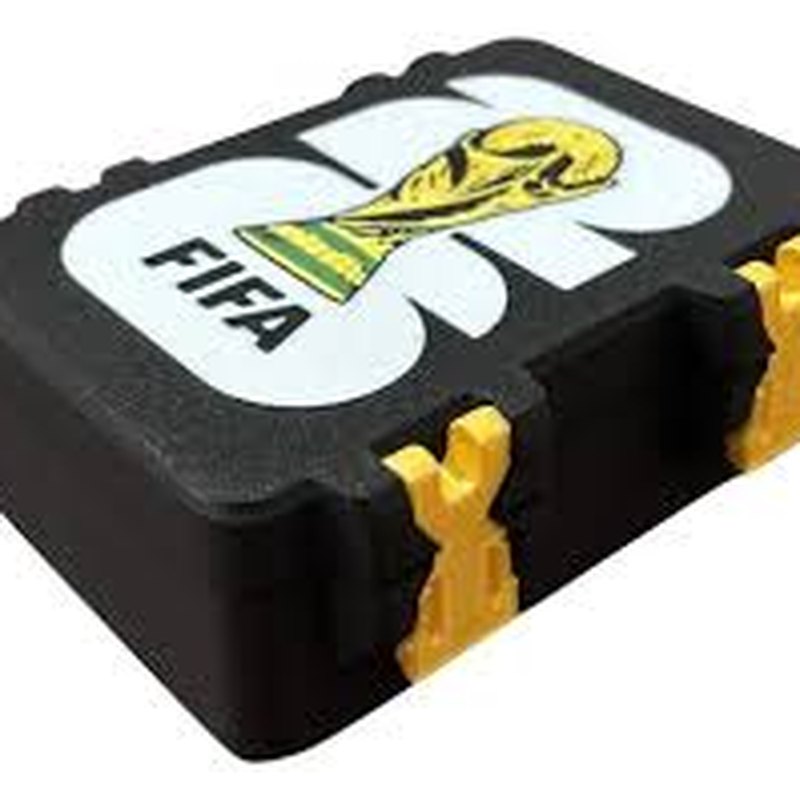 Caja 3D para guardar figuritas de la Copa del Mundo FIFA con logo y broches dorados